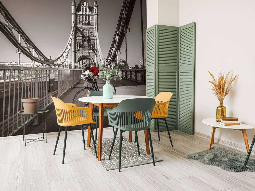 Cuccioli in un cestino da bicicletta