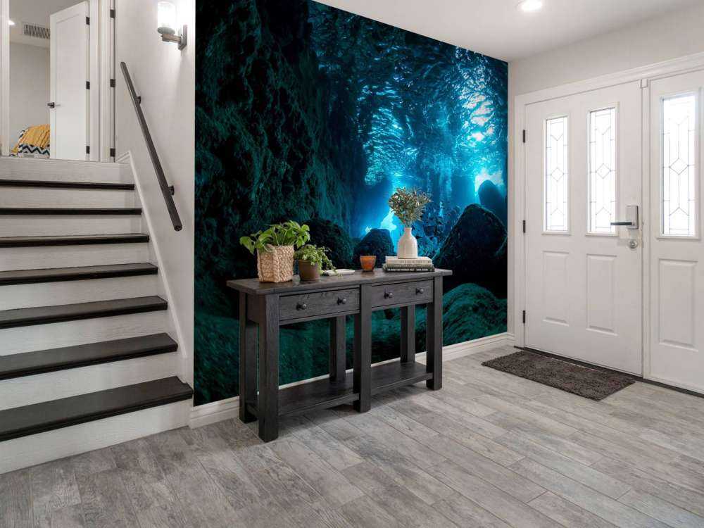 Raggi di sole in grotta subacquea