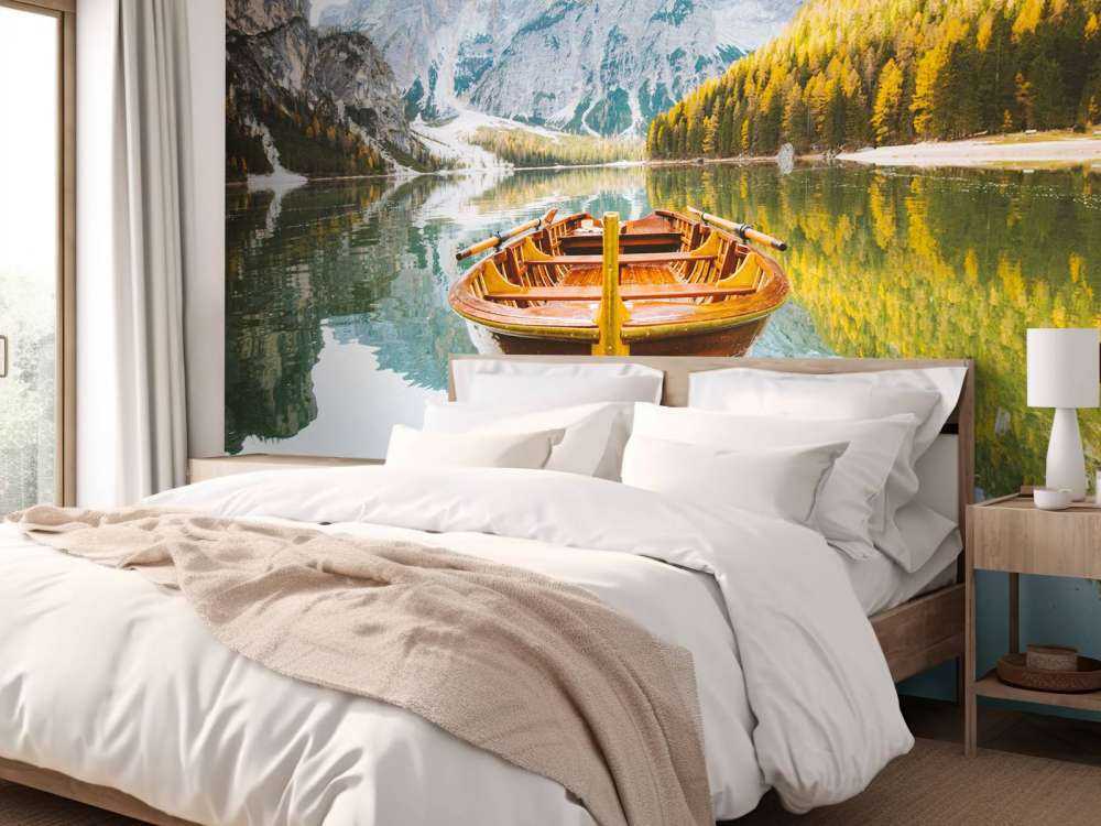 Barca a remi nel lago