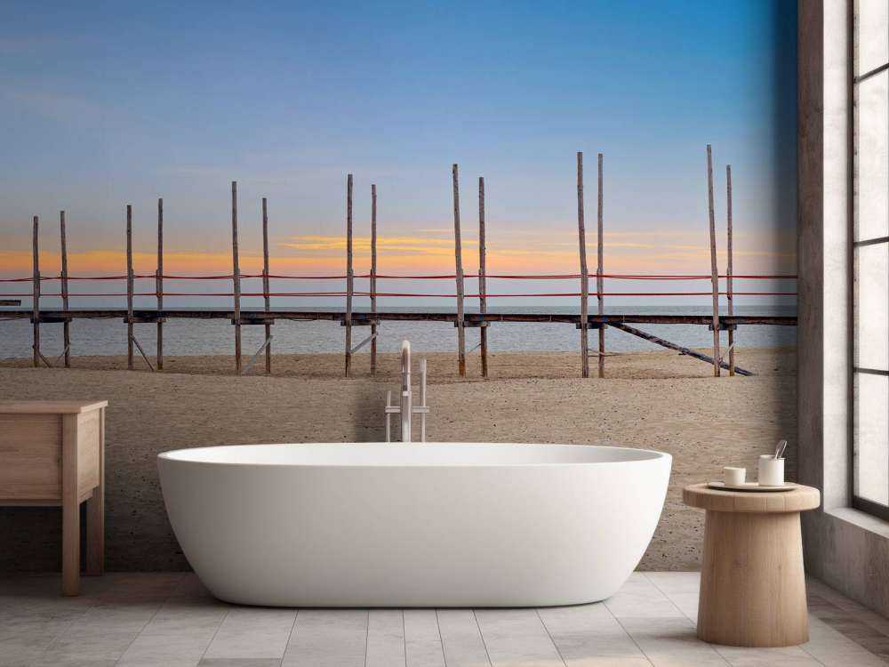 Lungo pontile con pali in legno