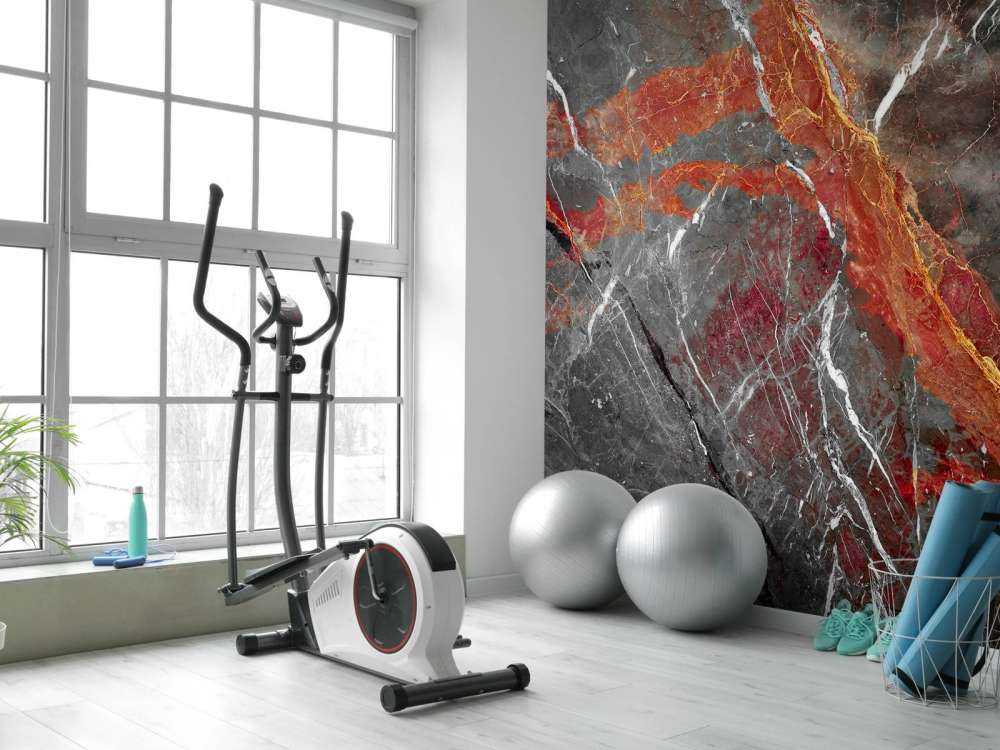 Marmo con venature rosse