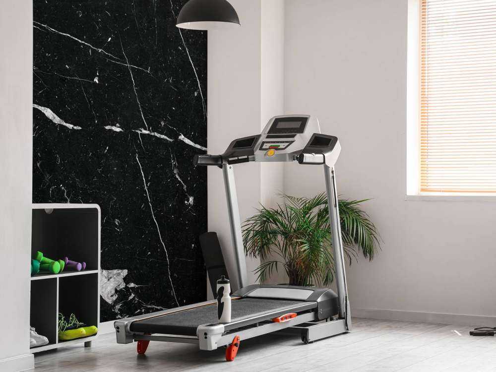 Marmo nero con strisce bianche