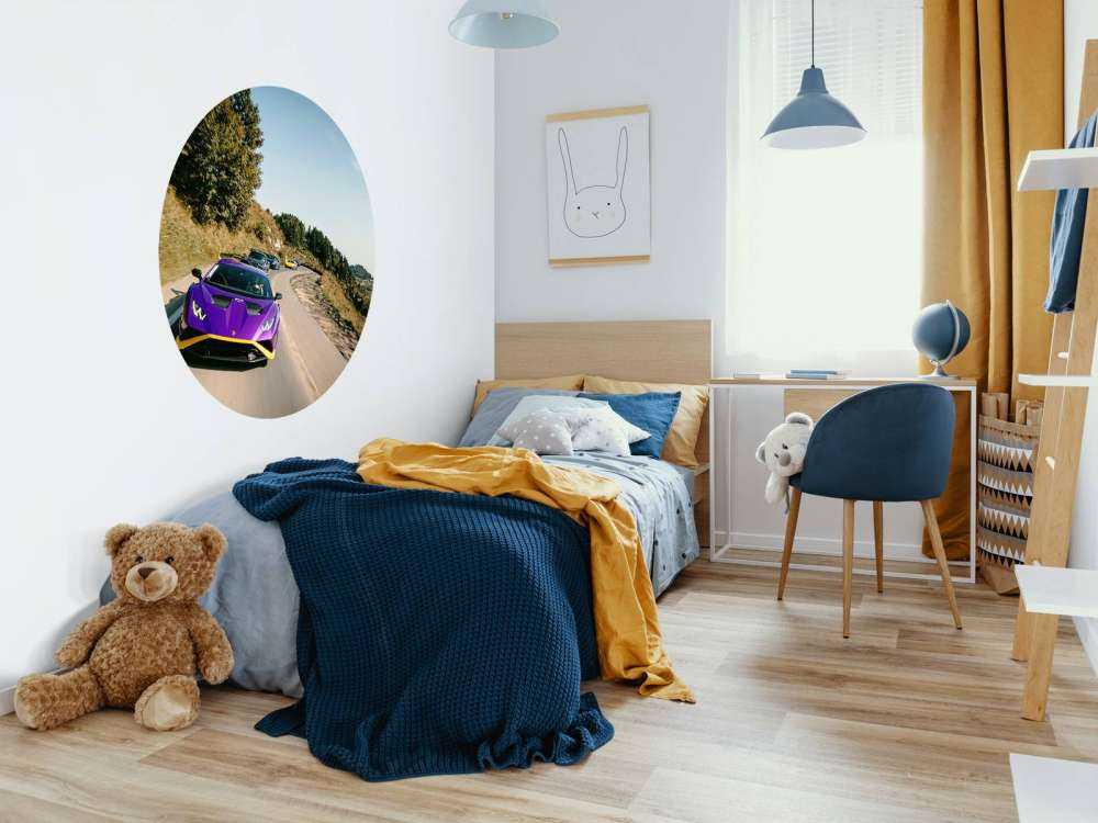 Convoglio di supercar attraverso le montagne