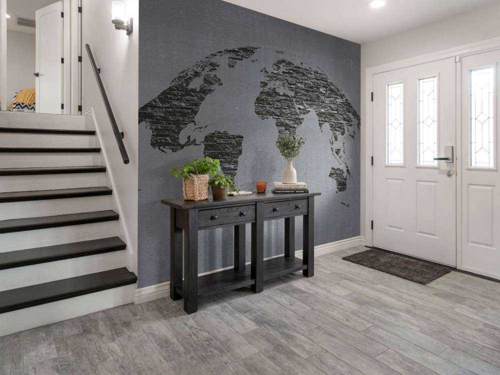 Pietre della mappa del mondo su cemento grigio