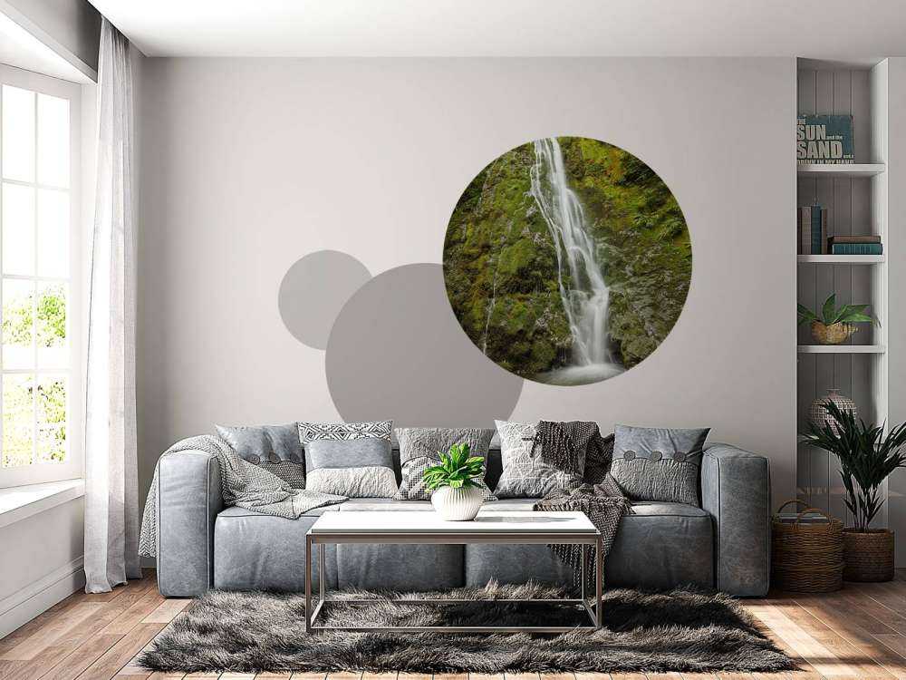 Cascata con un bellissimo verde 