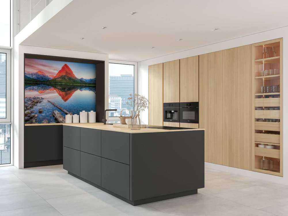 La cima rossa della montagna