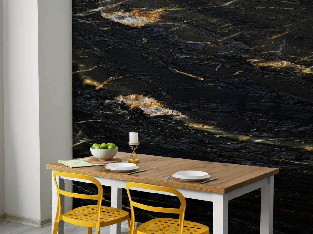 Marmo scuro con strisce