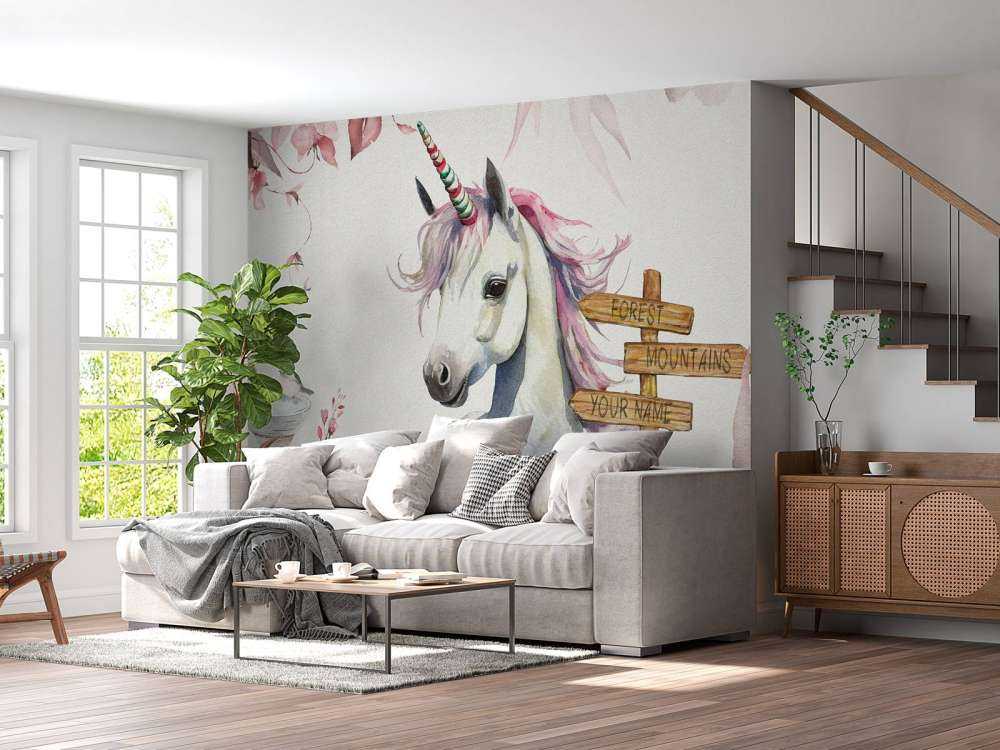 Baby unicorno con piante rosa