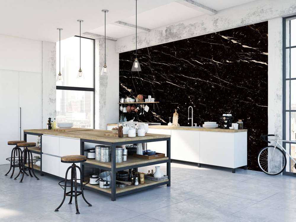 Marmo scuro con struttura chiara