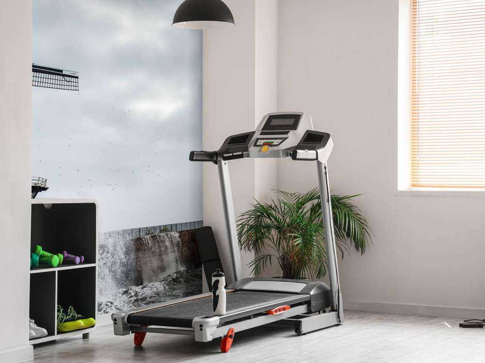 Mulino con onde di tempesta