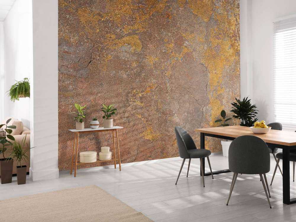 Vecchio muro con stucco giallo