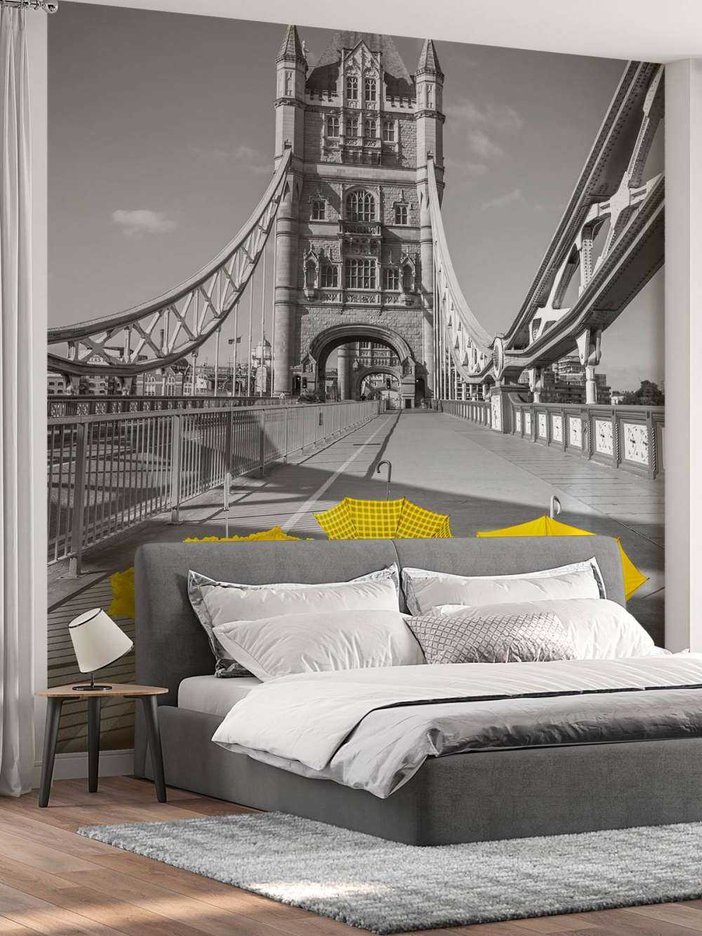 Ombrelli gialli sul Tower bridge