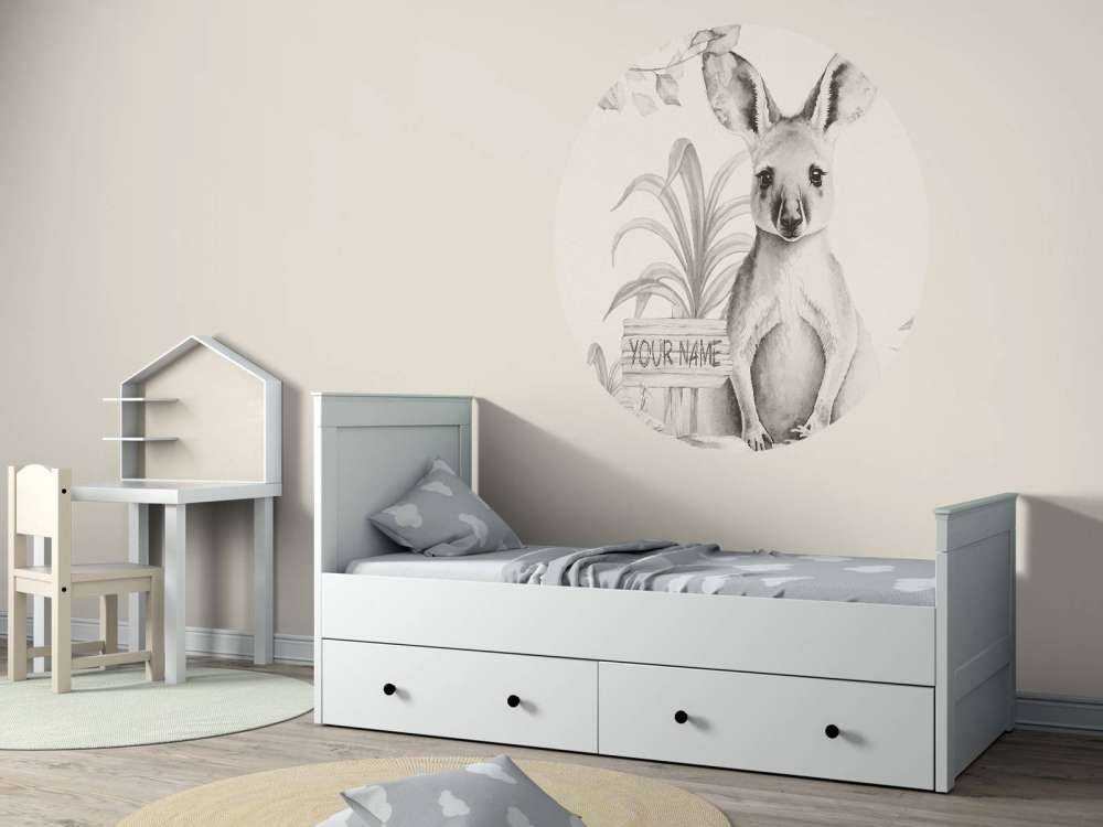 Baby canguro nella giungla beige