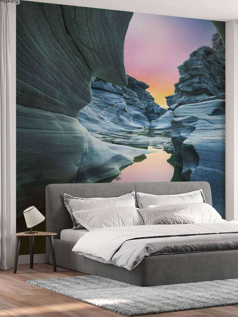 Grotta con cielo colorato