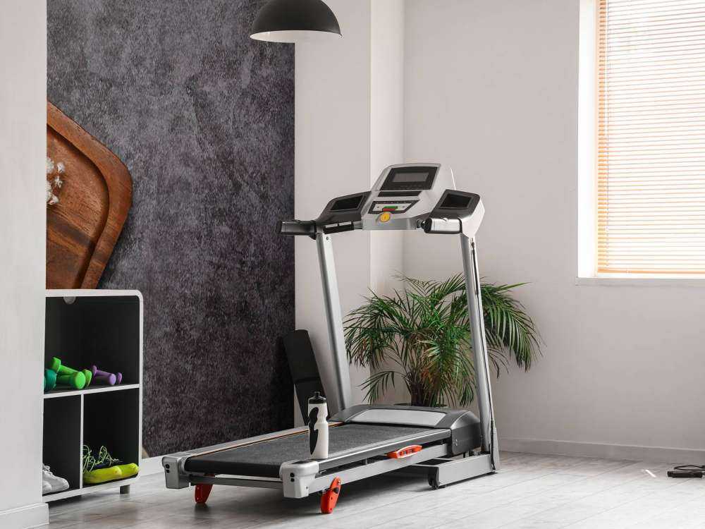 Torte di luna su un piano di lavoro nero