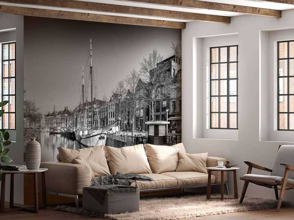 Nave storica situata nel fiume A a Groninga In bianco e nero 