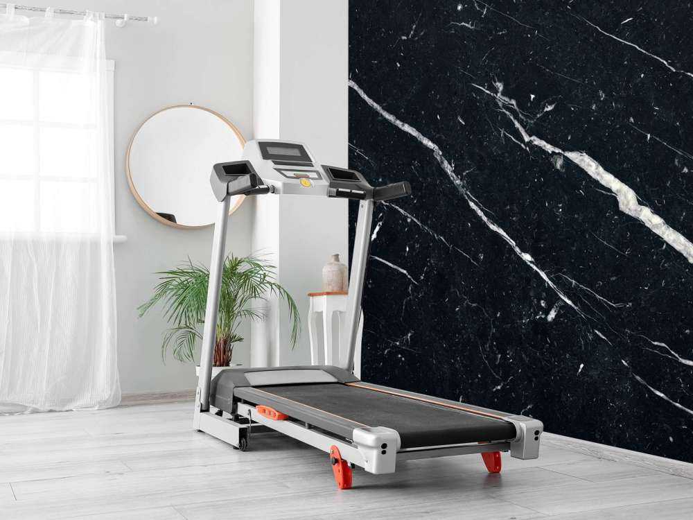 Marmo scuro con venature bianche