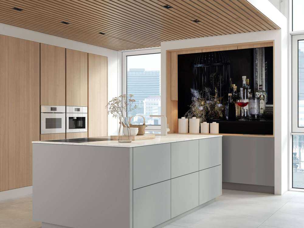 Natura morta con bottiglie per bevande