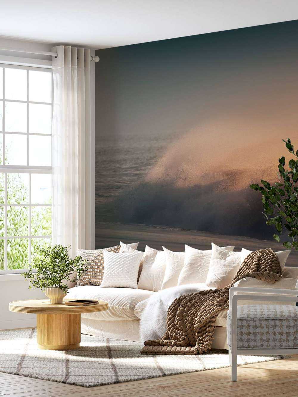 Onde che si infrangono sulla spiaggia