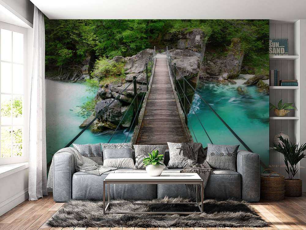 Ponte sul bellissimo fiume blu