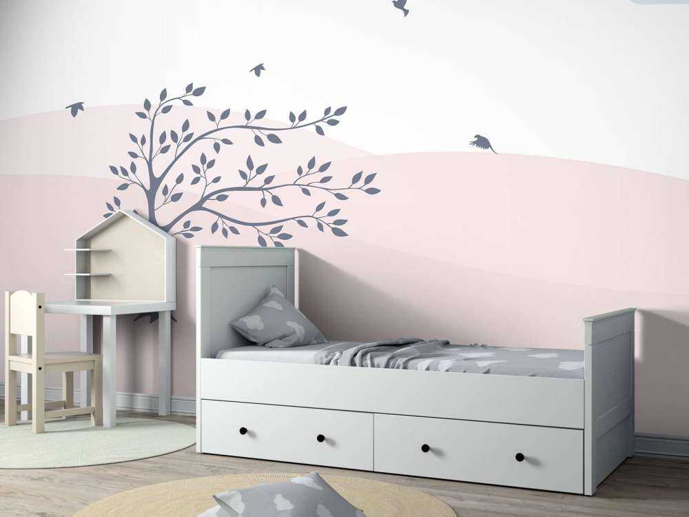 Colline rosa con albero