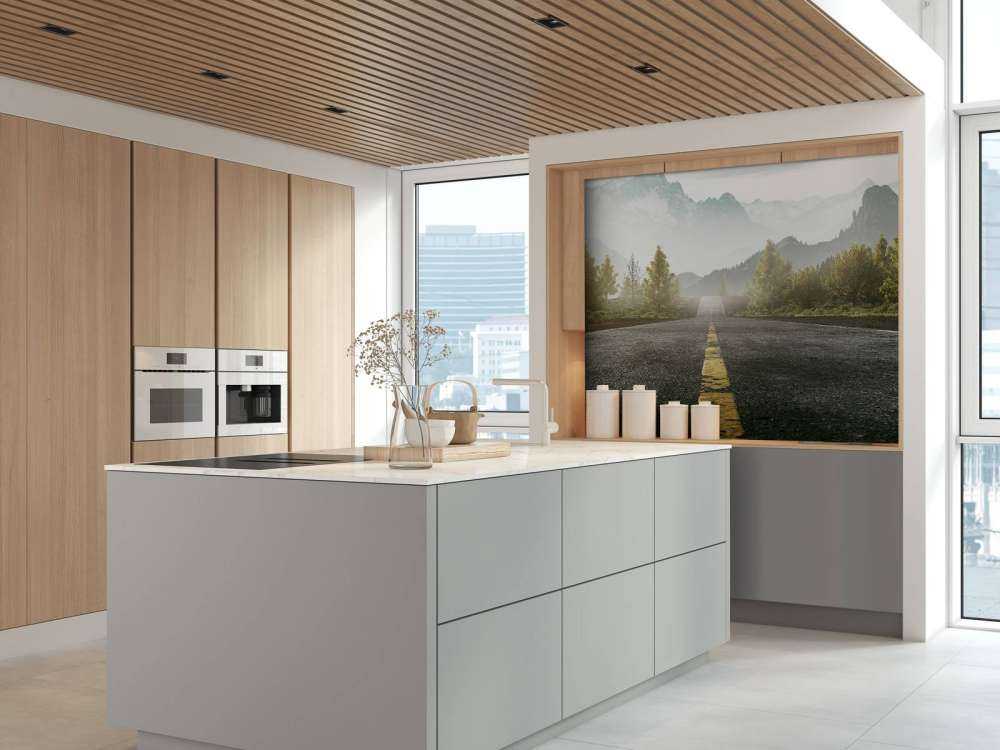 Strada con le montagne