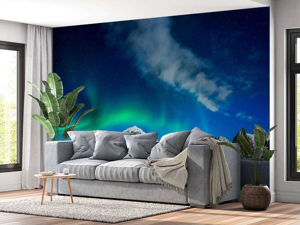 L'aurora boreale sopra le montagne