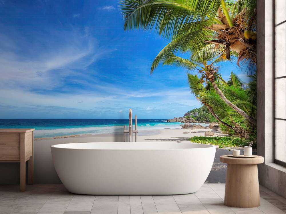 Spiaggia tropicale con palma