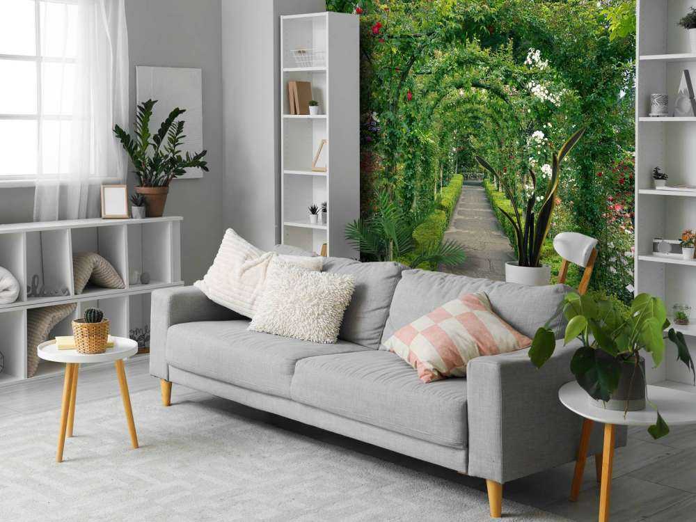 Sentiero attraverso il roseto