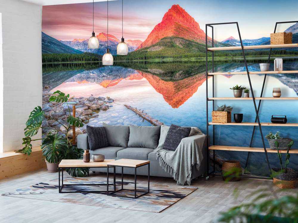 La cima rossa della montagna