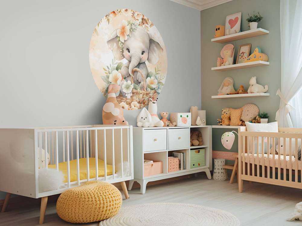 Elefante ombreggiato nel cesto di fiori