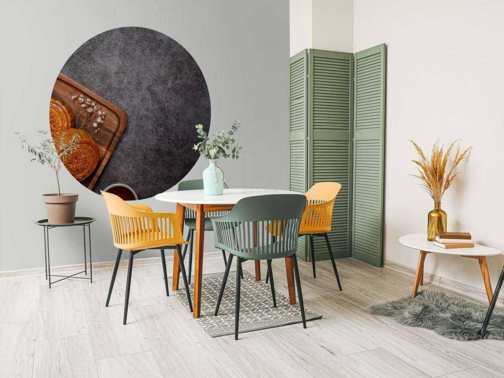 Torte di luna su un piano di lavoro nero