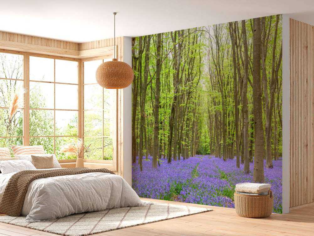 Tracce di pneumatici nella foresta