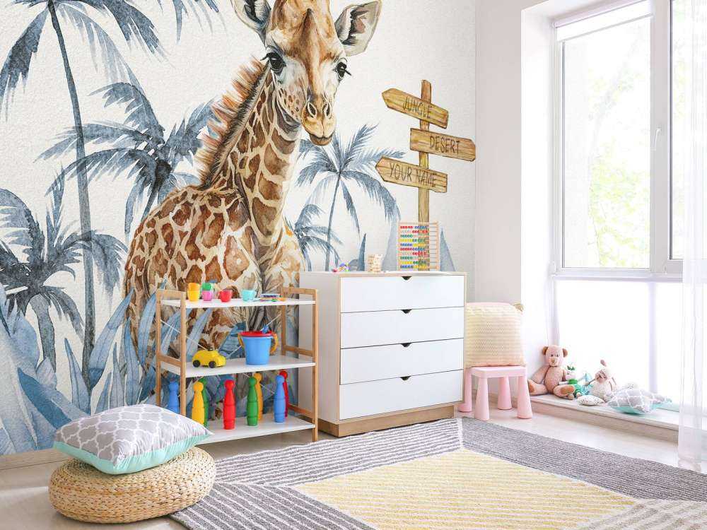 Baby giraffa nella giungla blu