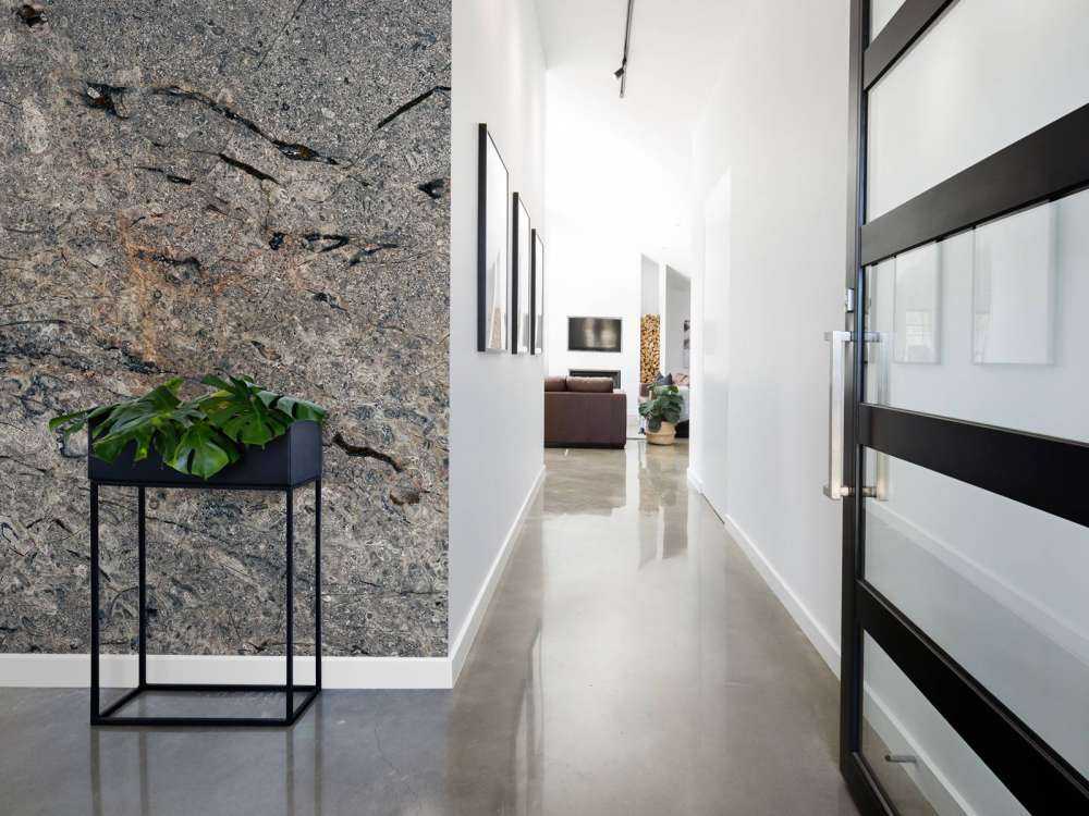 Struttura in marmo grigio