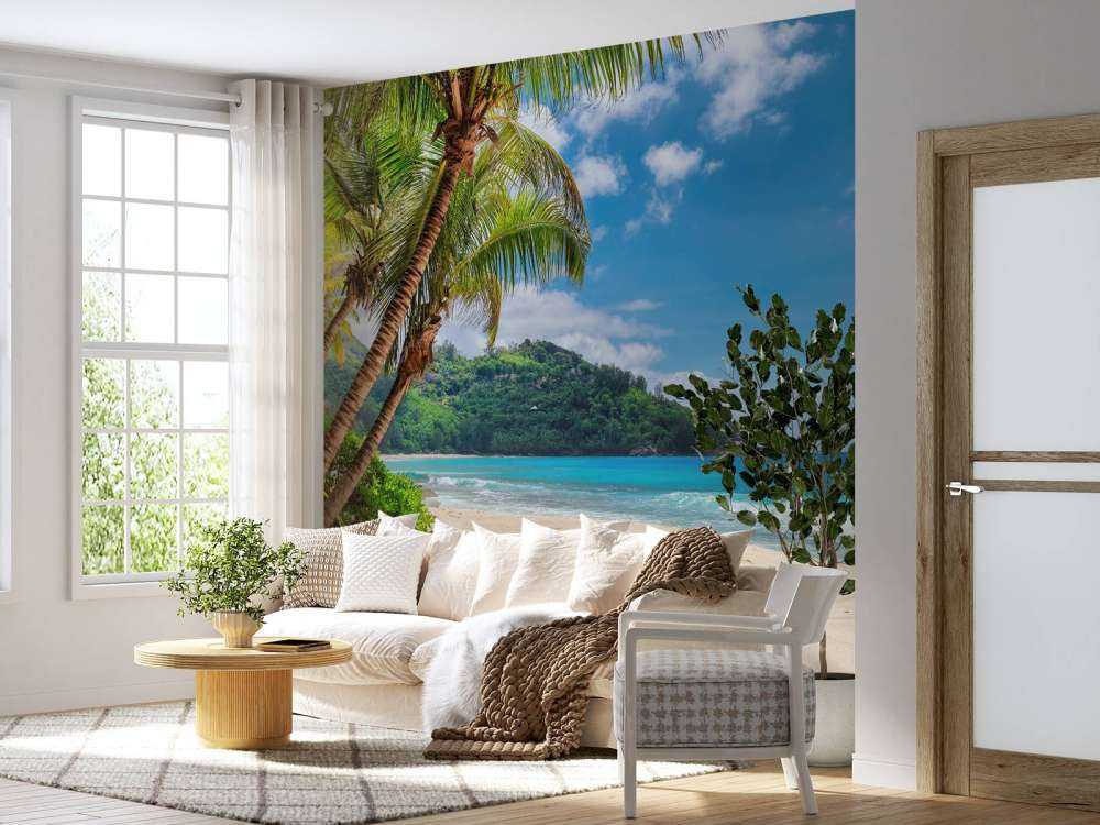 Bella spiaggia con palme