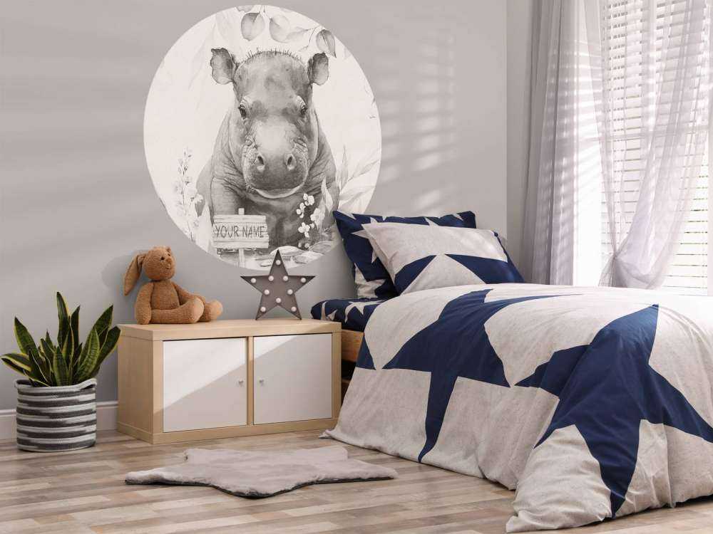 Baby ippopotamo nella giungla beige