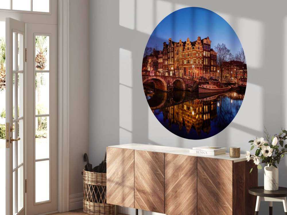 Case illuminate lungo il canale