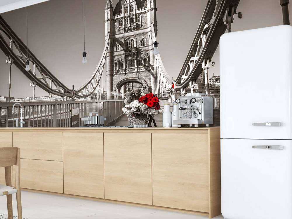 Cuccioli in un cestino da bicicletta