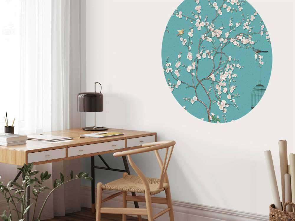 Árbol en flor dibujado con pájaros