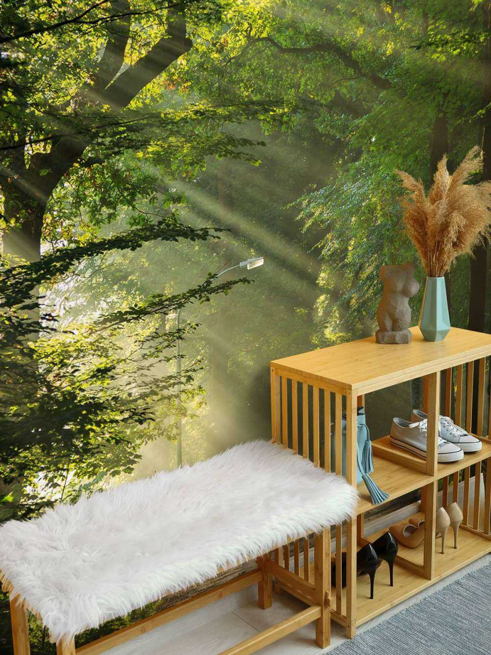 Raggi di sole attraverso gli alberi