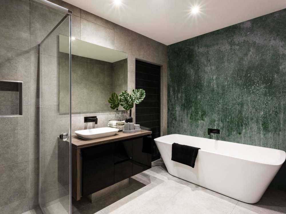 Vecchia parete verde alle intemperie