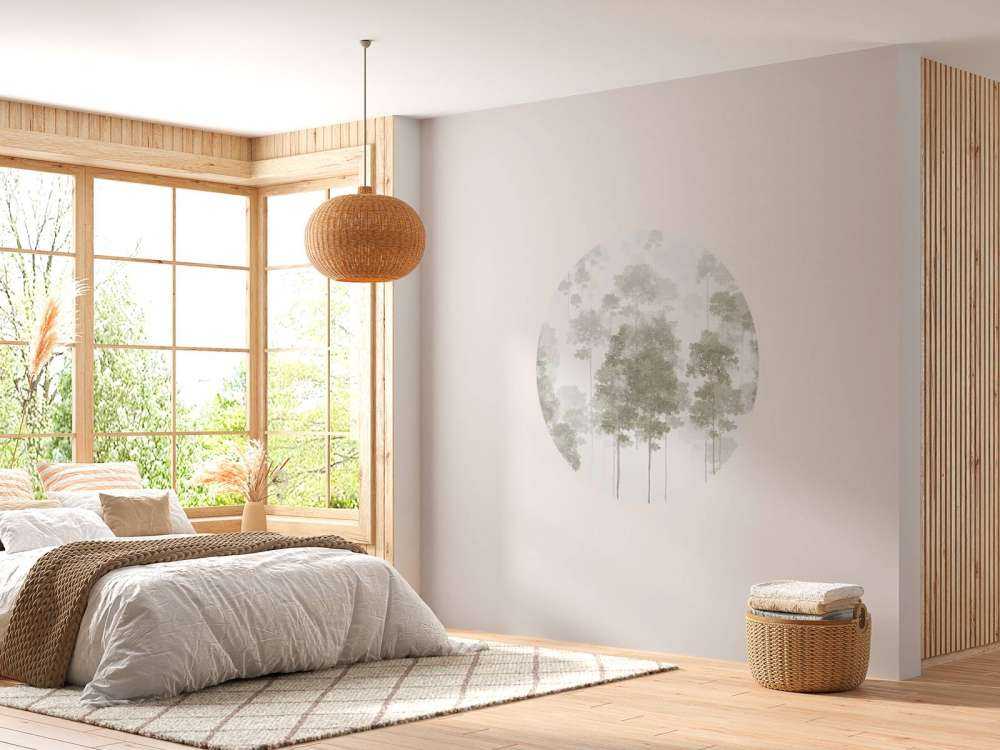 Foresta dipinta nella nebbia