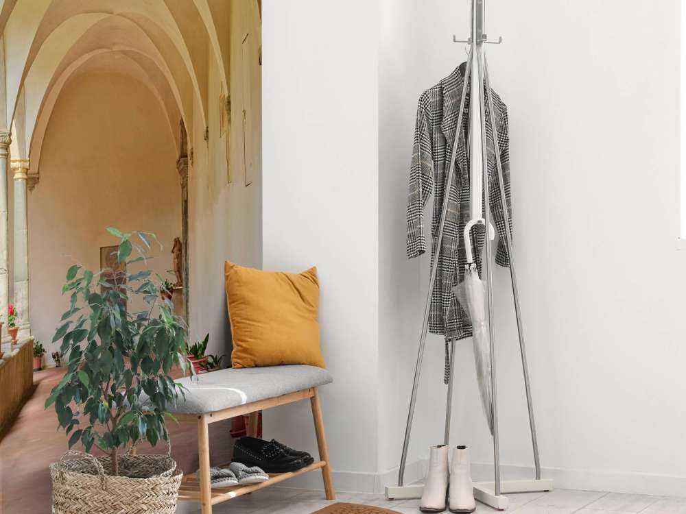 Cortile con archi e piante