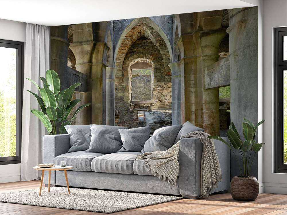 Edificio abbandonato con archi