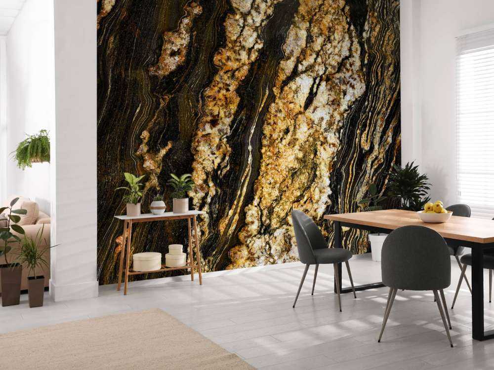 Marmo scuro con struttura dorata