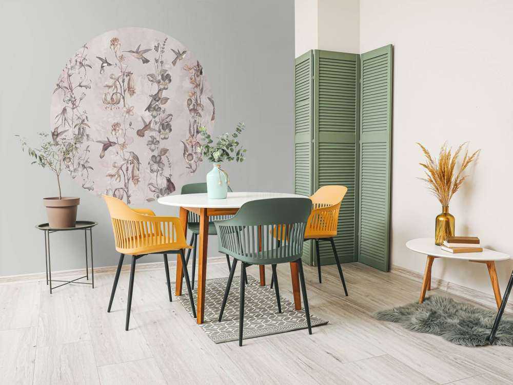 Fiori di prato e giardino giallo chiaro