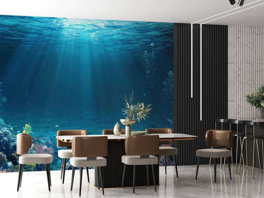 Raggi di sole attraverso l'acqua