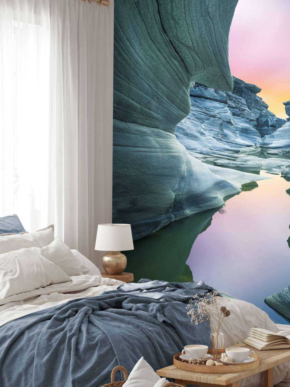 Grotta con cielo colorato