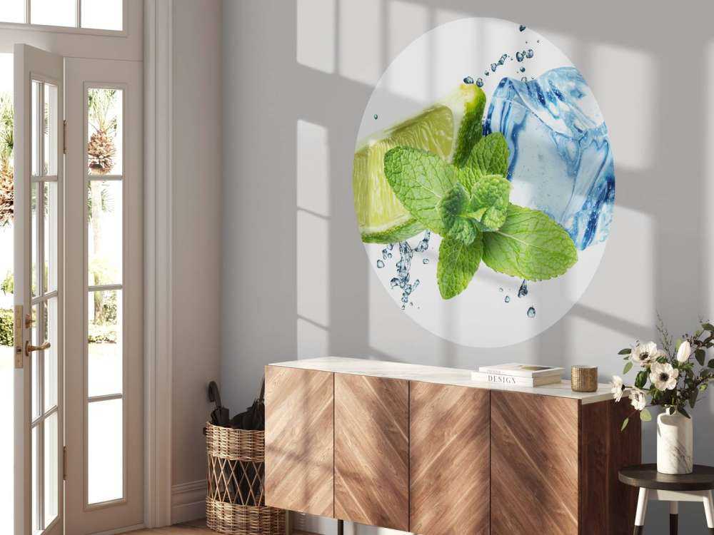 Spruzzi d'acqua con menta e calce